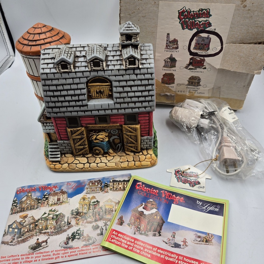 VTG New Lefton Byron Wood Colonial Village Lighted Barn Silo Hand Painted 06750